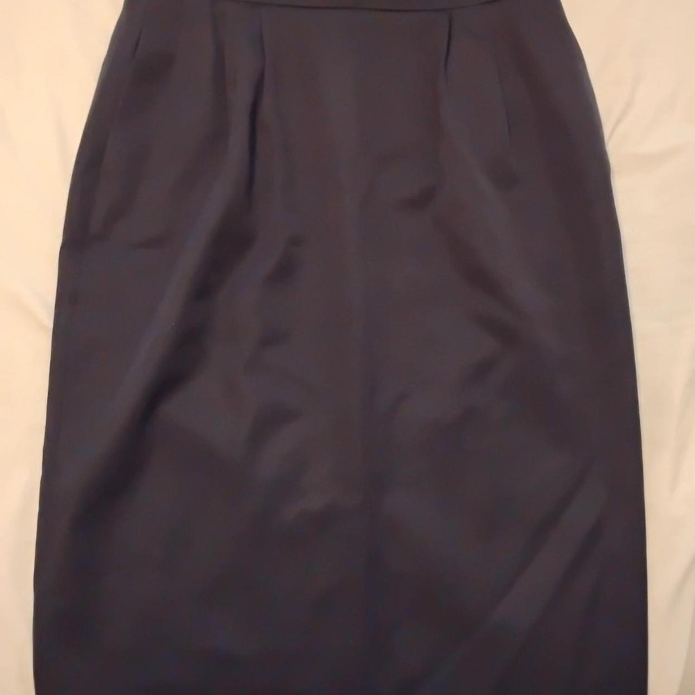 VINTAGE 90s CHARTER CLUB 100% PURE WOOL SKIRT ✨
dark academia minimalist